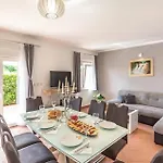 Four-bedroom In Ferienhaus