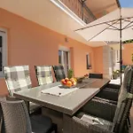 Four-bedroom In Ferienhaus