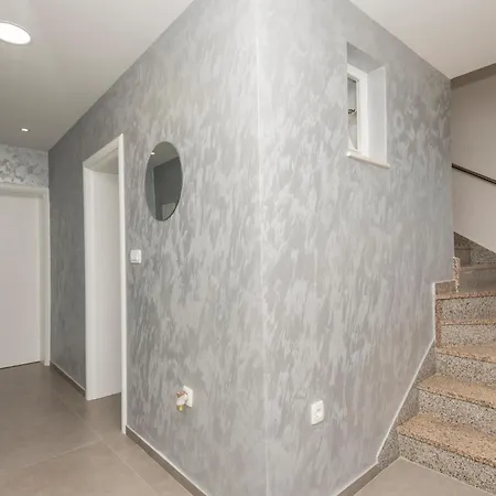 Four-bedroom In * Grubine