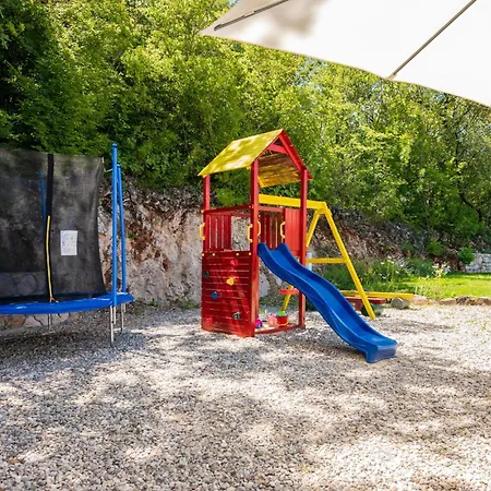 4 Bedroom Stunning In * Grubine