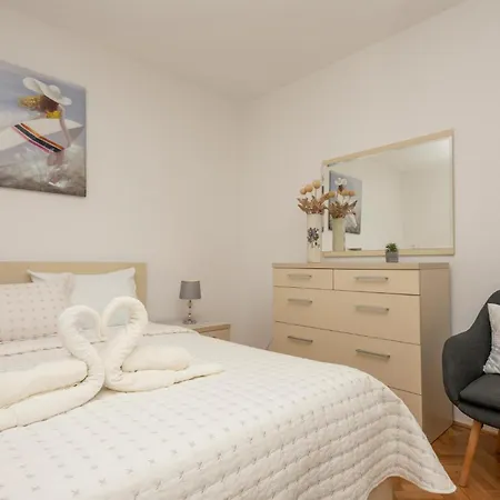 4 Bedroom Stunning In Dom wakacyjny Grubine
