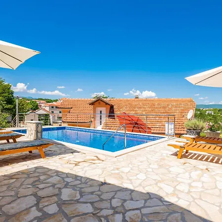 度假居 Four-bedroom In Grubine