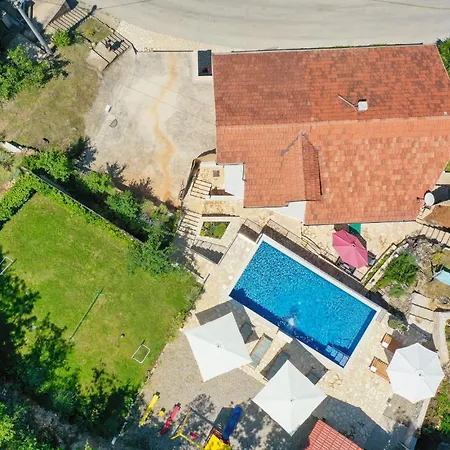 Dom wakacyjny 4 Bedroom Stunning In *